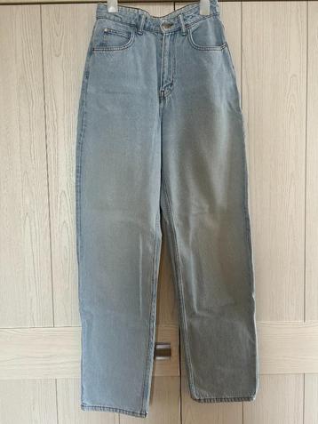 Jeansbroek beschikbaar voor biedingen