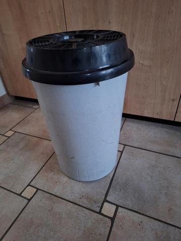 Ton avec couvercle. Hauteur = 50 cm, Enlèvement