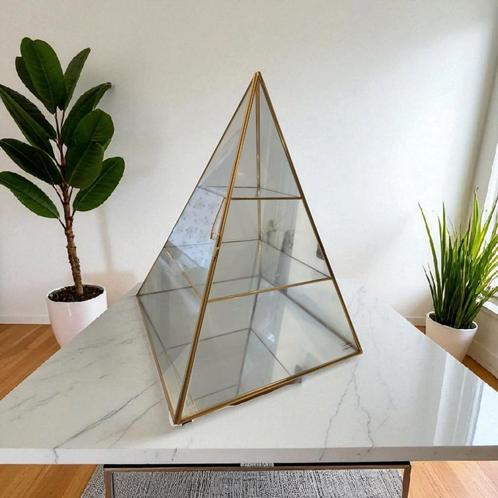 Pyramid glass goed kast vintage Beauty, Antiek en Kunst, Antiek | Meubels | Kasten, Ophalen of Verzenden