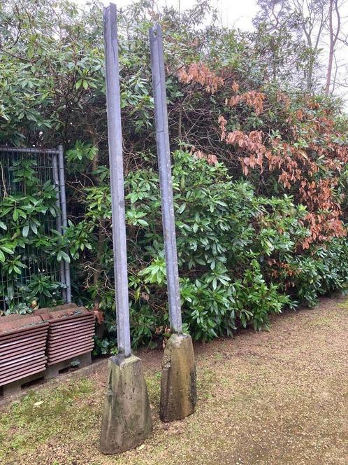 2 palen met prefab betonblok voor afsluiting / hek van 2 m h, Tuin en Terras, Tuinhekken en Hekwerk, Gebruikt, Ophalen