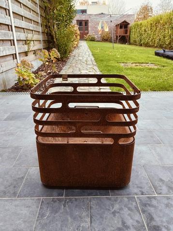 Vuurkorf Cube Cortenstaal Höfats (45cm h x 42 cm b) beschikbaar voor biedingen