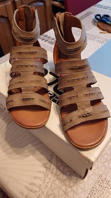 Nieuwe beige MJUS sandalen maat 36, Ophalen of Verzenden, Nieuw, Beige