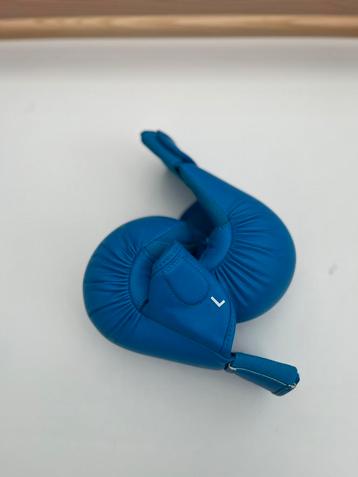 Karatehandschoenen beschikbaar voor biedingen