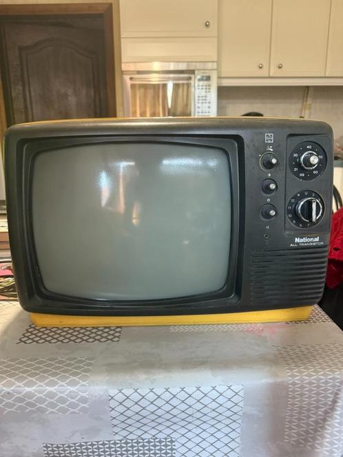 Draagbare Vintage Space Age TV Panasonic (National) TR-602S, Antiek en Kunst, Antiek | Tv's en Audio, Ophalen of Verzenden