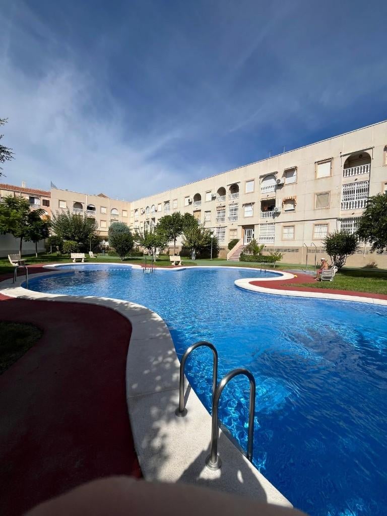 À 300 MÈTRES DE LA PLAGE – OPPORTUNITÉ À TORREVIEJA, Immo, Étranger, Espagne, Appartement, Ville