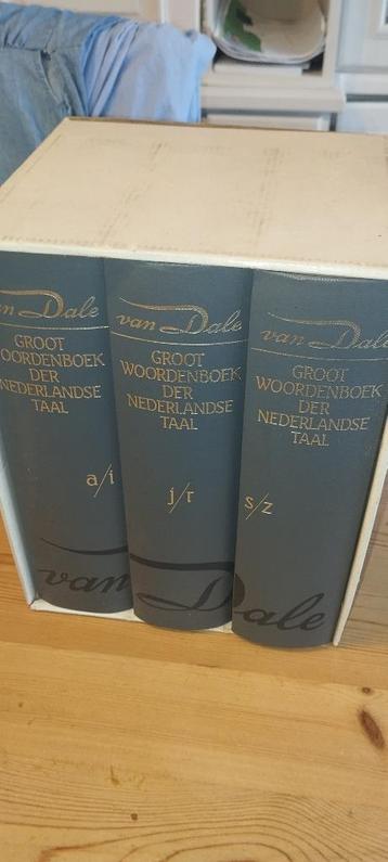 Van Dale woordenboek der Nederlandse taal beschikbaar voor biedingen