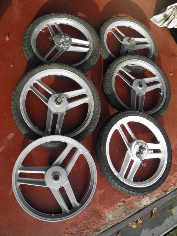 Voor-/achter velgen met-/zonder banden voor Honda Wallaroo., Fietsen en Brommers, Brommeronderdelen | Algemeen, Gebruikt, Overige typen