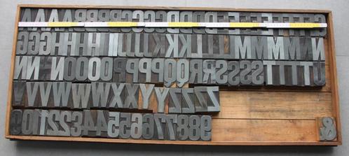 alphabet complet 17 lettres majuscules cicéron en bois/métal, Antiquités & Art, Curiosités & Brocante, Enlèvement