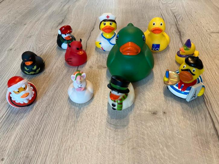 Ensemble de 10 canards en caoutchouc - thèmes différents, Hobby & Loisirs créatifs, Articles de fête, Comme neuf, Enlèvement ou Envoi