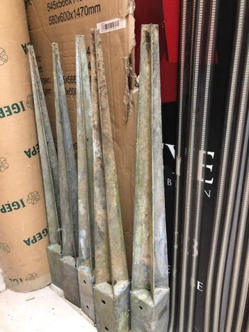 5 Paalhouders 75cm beschikbaar voor biedingen
