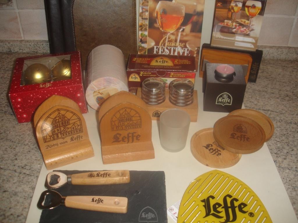 Allerhande artikelen van Leffe, geen glazen, Verzamelen, Biermerken, Zo goed als nieuw, Overige typen, Leffe, Ophalen of Verzenden