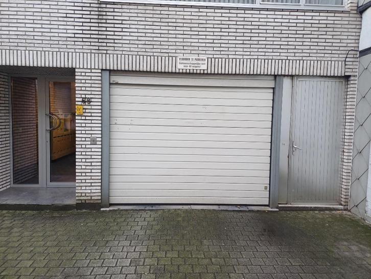Garage fermé à vendre au cœur d'Oud Borgerhout, Immo, Garages & Places de parking, Anvers (ville)