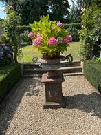 Franse gietijzeren tuinvaas op zuil met gratis hortensia, Ophalen