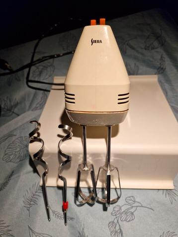HANDMIXER SIERA 3 snelheden. 2 opkloppers, 2 deegmengers beschikbaar voor biedingen