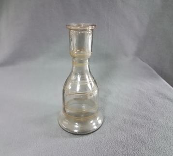 Een leuke vintage glazen vaas: 26 cm hoog beschikbaar voor biedingen
