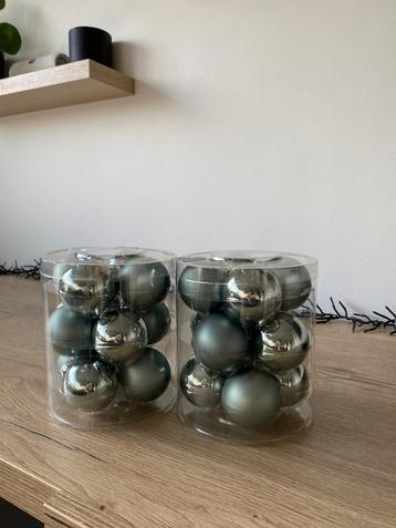 2 x 12 kerstballen, echt glas, muntgroen, nieuw ! beschikbaar voor biedingen