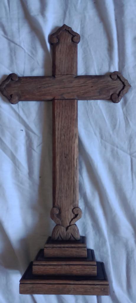 Kruis op sokkel, hout, in goede staat. 25x47x8,5, Antiek en Kunst, Antiek | Religieuze voorwerpen, Ophalen of Verzenden
