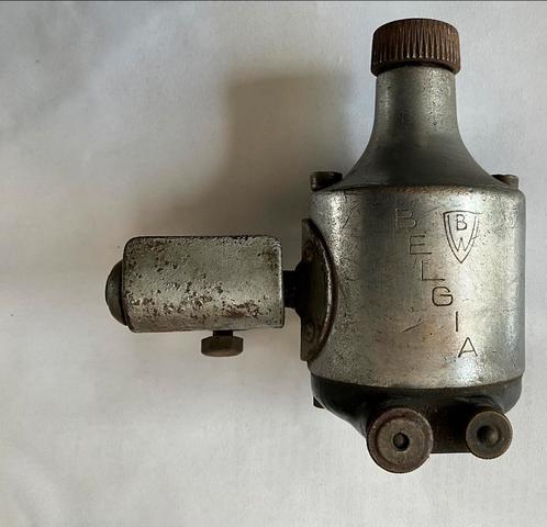 Grote Belgia dynamo voor lichte motorfiets of zware fiets ., Motoren, Onderdelen | Oldtimers, Ophalen of Verzenden