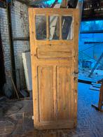 Oude prachtig geloogde deur., Enlèvement