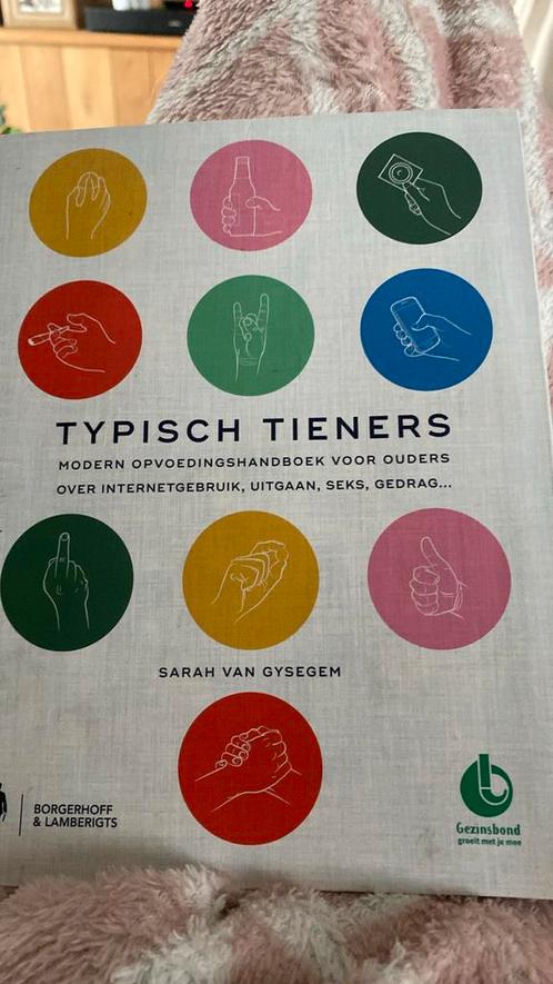 Sarah Van Gysegem - Typisch tieners, Boeken, Politiek en Maatschappij, Ophalen of Verzenden