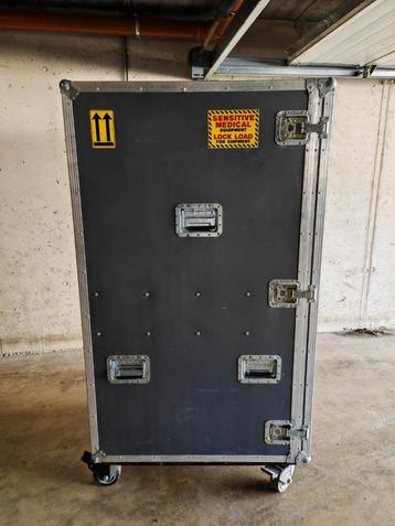  Flight case avion en bon état , utiliser pour machine médic beschikbaar voor biedingen