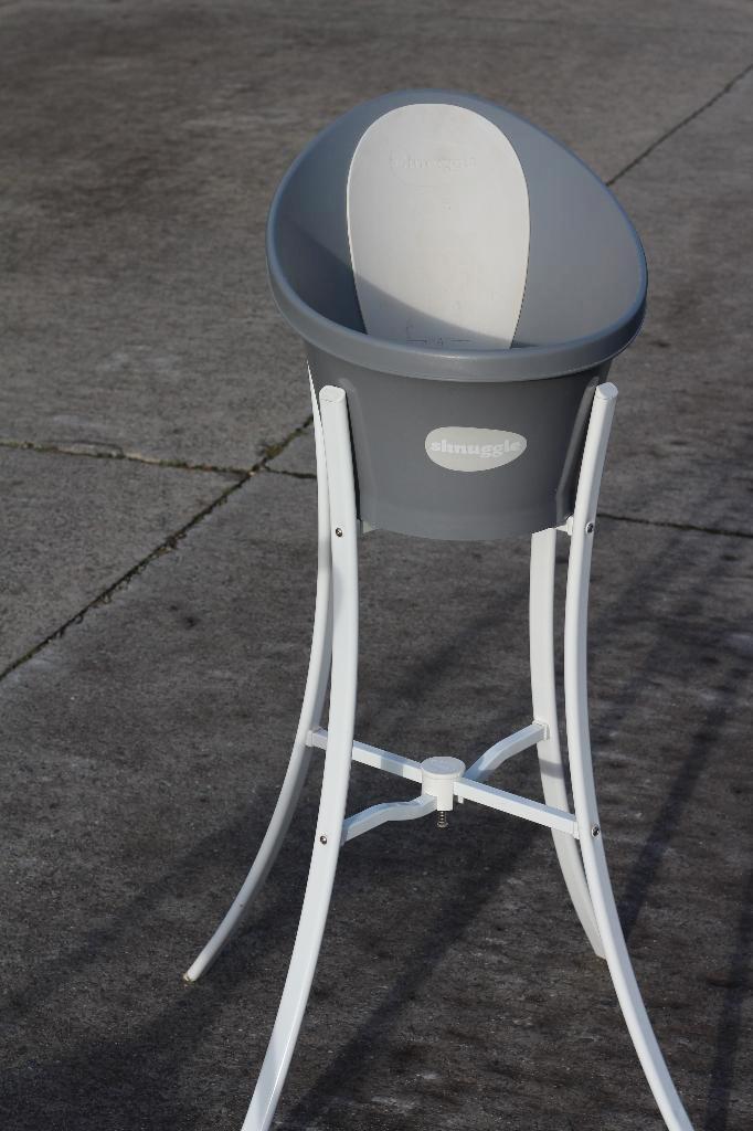 Shnuggle bad Pebble Grey met badstaander, Enfants & Bébés, Bains & Soins, Utilisé, Baignoire, Autres marques, Enlèvement