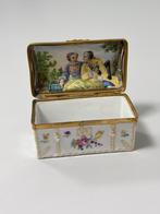Tabatière ancienne en porcelaine 19 siècle peinte à la main, Enlèvement ou Envoi