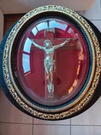 Crucifix kruisbeeld zilver verzilverd in ovale kader, Antiek en Kunst, Ophalen