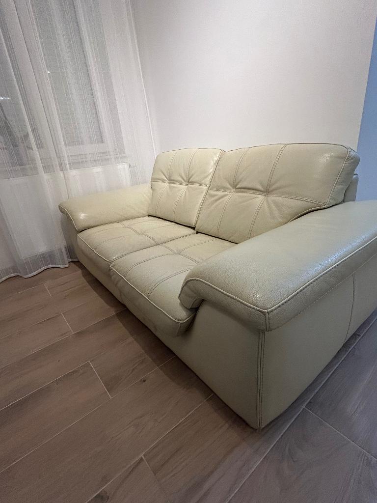 2 canapés en cuire beige à vendre sur Bruxelles, Maison & Meubles, Canapés | Salons, Utilisé, Banc droit, Quatre personnes ou plus