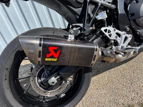 Suzuki GSX-8R / 8S  Akrapovic uitlaat in zeer goede staat!, Motoren, Onderdelen | Suzuki, Gebruikt, Ophalen of Verzenden