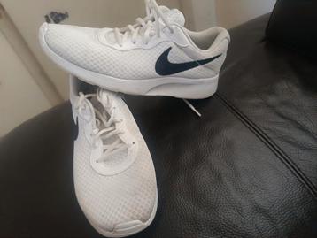 Nike sportschoenen  beschikbaar voor biedingen