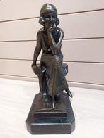 Bronzen beeld op marmeren sokkel gemaakt door B.C. ZHENG, Antiek en Kunst, Ophalen, Brons