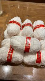 Witte brei haakwol 12 bollen van ieder 50 gr., Hobby en Vrije tijd, Breien en Haken, Ophalen, Zo goed als nieuw