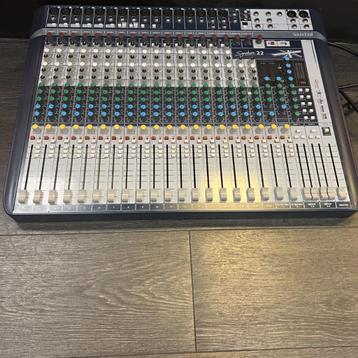 Soundcraft Signature 22 Analoog Mengpaneel beschikbaar voor biedingen