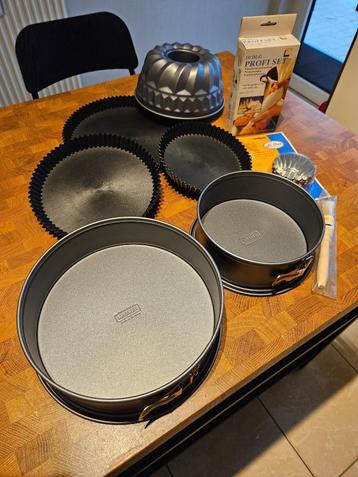 Allerlei bakspullen. beschikbaar voor biedingen