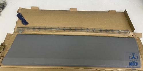 NOS flankbeplating voordeur rechts voor Mercedes-Benz W124, Auto-onderdelen, Carrosserie, Mercedes-Benz, Nieuw, Ophalen of Verzenden