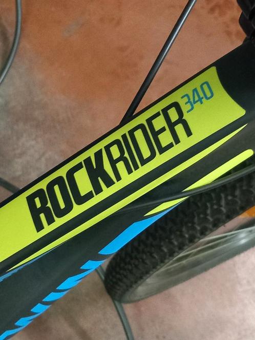 VTT ROCKRIDER 340 BLEU JAUNE QUASI NEUF vendu comme sur les, Vélos & Vélomoteurs, Vélos | Vélos pour enfant, Comme neuf, Enlèvement