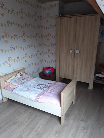 Volledige babykamer uit rookvrij huis in zeer goede staat beschikbaar voor biedingen