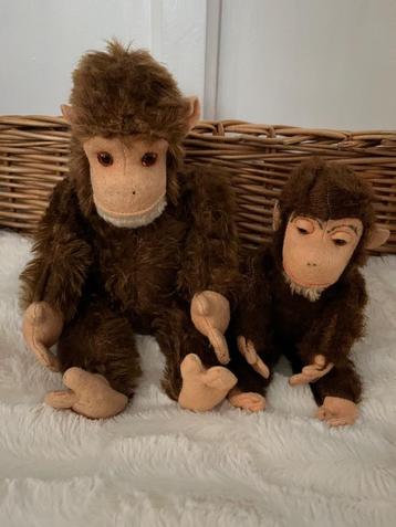 2 oude aapjes bruin, Enlèvement