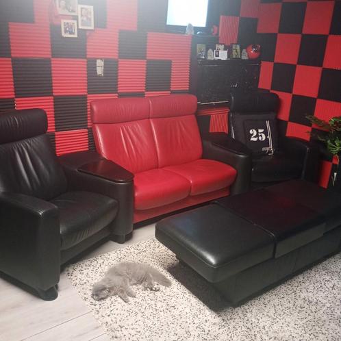 Stressless cinema zetel zwart rood met hocker, Huis en Inrichting, Zetels | Zetels en Chaises Longues, Zo goed als nieuw, Ophalen