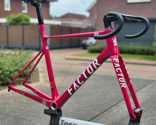Factor O2 VAM V2 Red Velvet | Maat 54 | Frameset + cockpit, Fietsen en Brommers, Fietsen | Racefietsen, Zo goed als nieuw, Overige merken