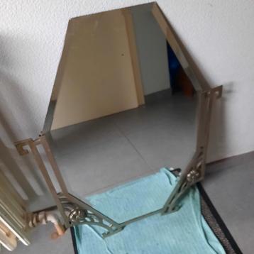 Spiegel , antieke ! Met stevige ketting . 62 cm x 82 cm .