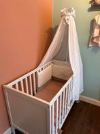 Babybed Ikea met matras/beschermer+ Omranding en deken, Kinderen en Baby's, Kinderkamer | Complete kinderkamers, Gebruikt, Ophalen