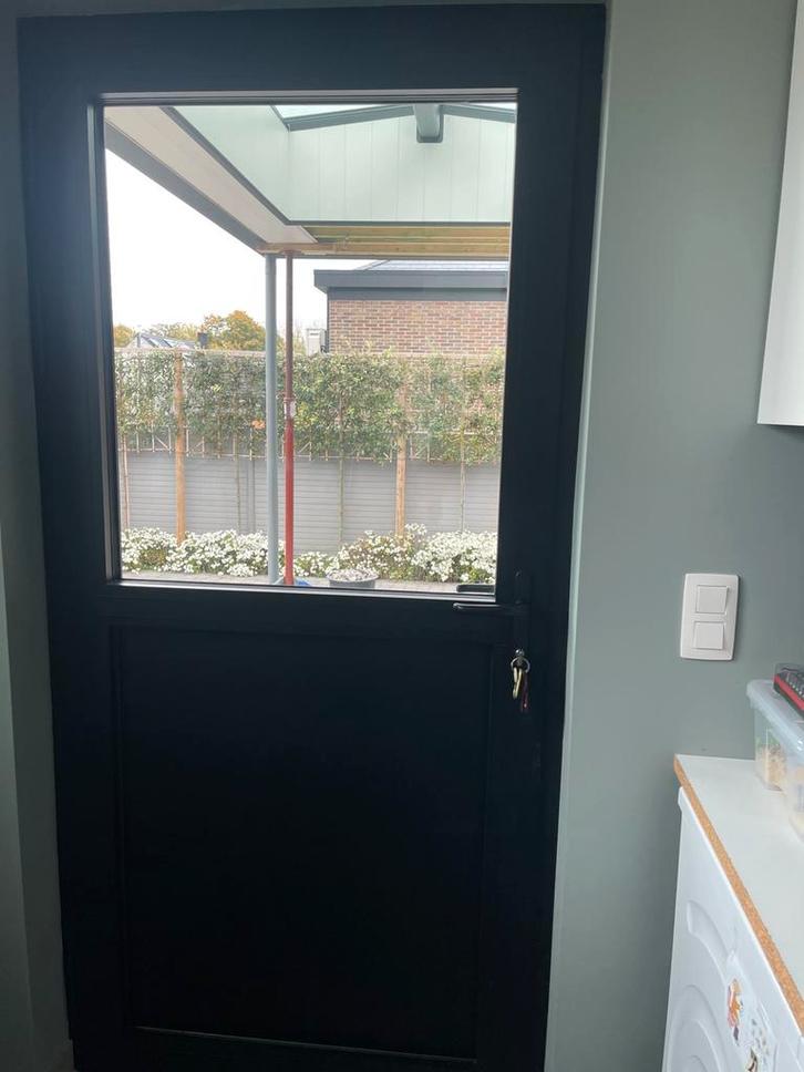 Zwarte alu achterdeur met veiligheidsglas nieuw van 2023, Doe-het-zelf en Bouw, Deuren en Vliegenramen, Zo goed als nieuw, Buitendeur