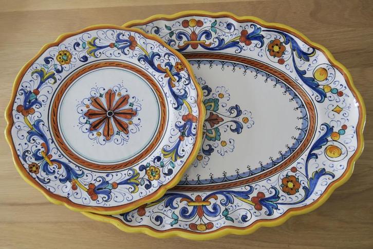 Grand plat et assiette céramique Deruta décor raffaellesco, Antiek en Kunst, Antiek | Keramiek en Aardewerk, Ophalen of Verzenden