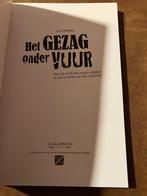 Het gezag onder vuur - Tom Simoens, Boeken, Tweede Wereldoorlog, Ophalen of Verzenden, Zo goed als nieuw, Algemeen
