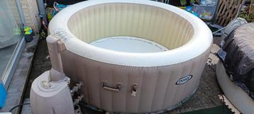 Intex Jacuzzi voor 4 personen
 beschikbaar voor biedingen