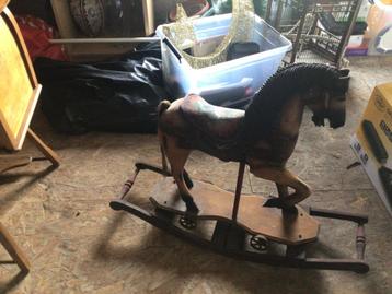 Schommelpaard beschikbaar voor biedingen