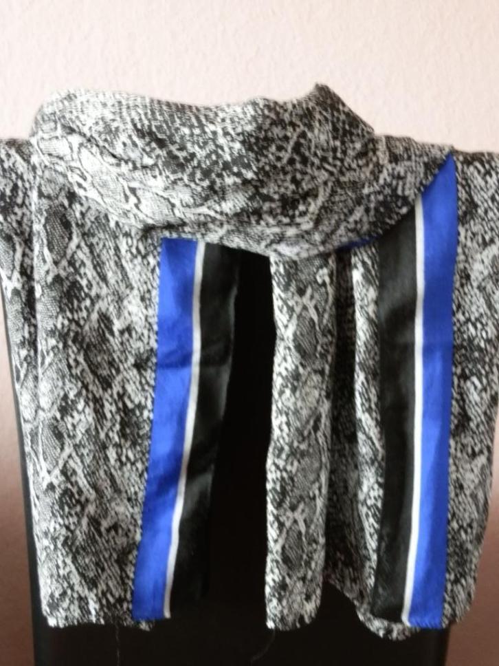 Gucci look sjaal., Kleding | Dames, Mutsen, Sjaals en Handschoenen, Zo goed als nieuw, Sjaal, Ophalen of Verzenden