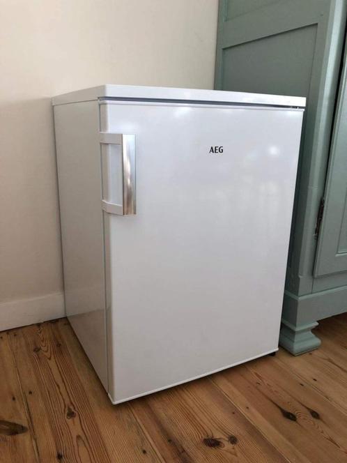 Petit frigo AEG, Elektronische apparatuur, Koelkasten en IJskasten, Zo goed als nieuw, Zonder vriesvak, 100 tot 150 liter, Minder dan 85 cm